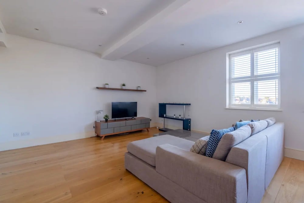 Фото Stylish 1 Bedroom Apartment in Affluent Fulham
