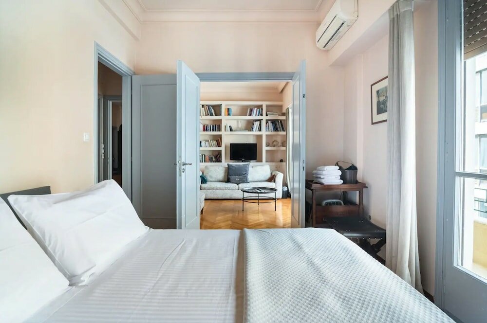 Фото Neoclassical Athenian 2-bed Apt Balcony