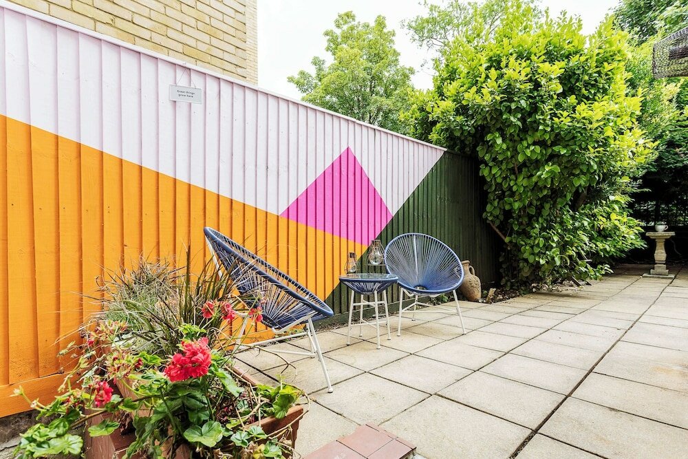 Фото Chiswick Gem: Stylish 1-bed Flat for Modern Living