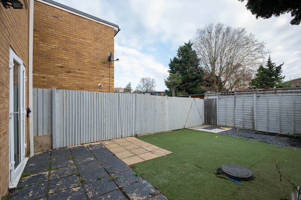 Фото 3 Bedroom House with Parking in Windsor