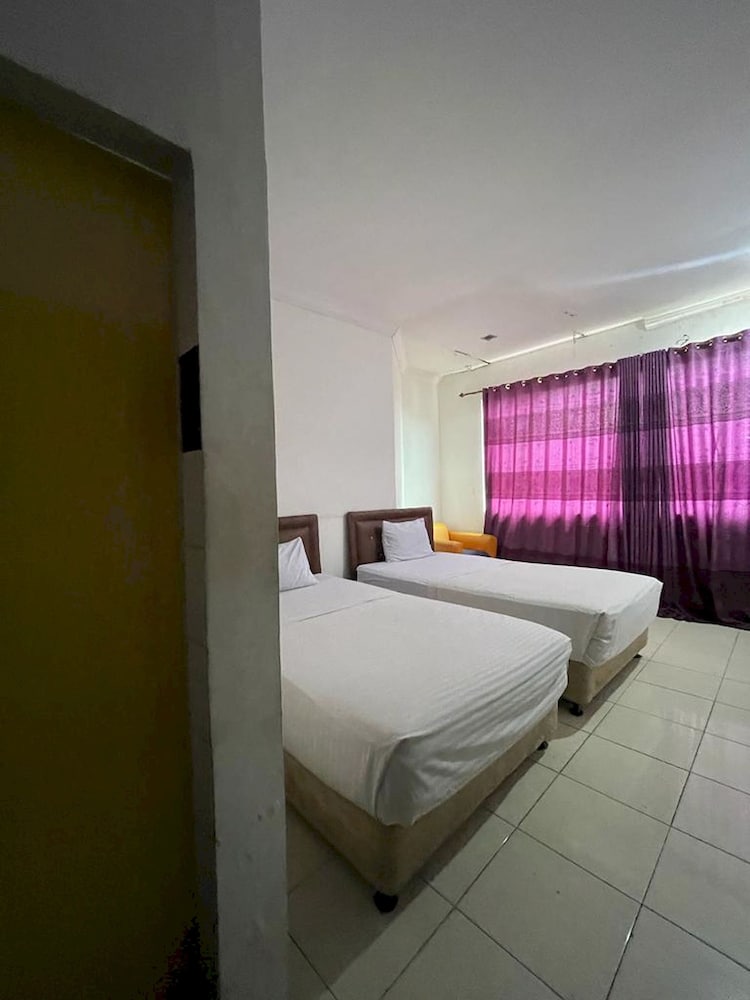 Фото Oyo 92463 Deli Hotel Medan