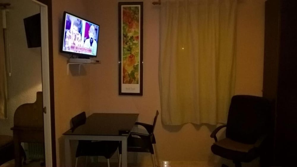 Фото Reina Victoria Apartments & Suite