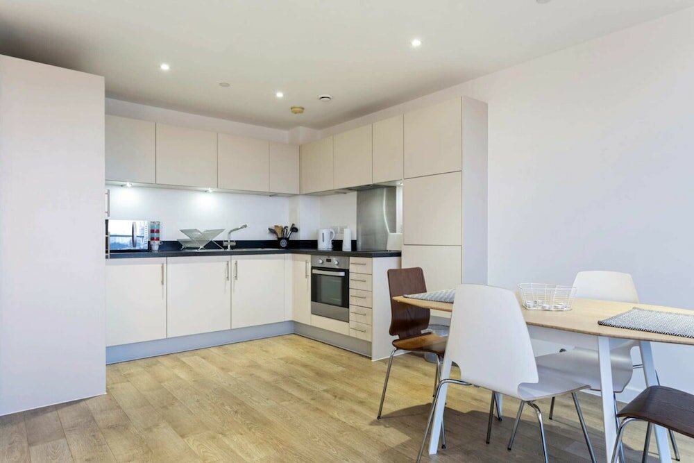Фото Modern 1 Bedroom Apartment Near Canary Wharf With Balcony