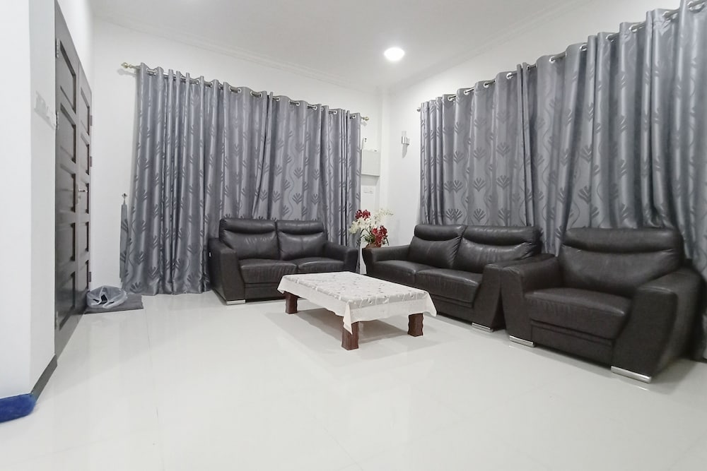 Фото Oyo 90203 Emma Sukma Homestay