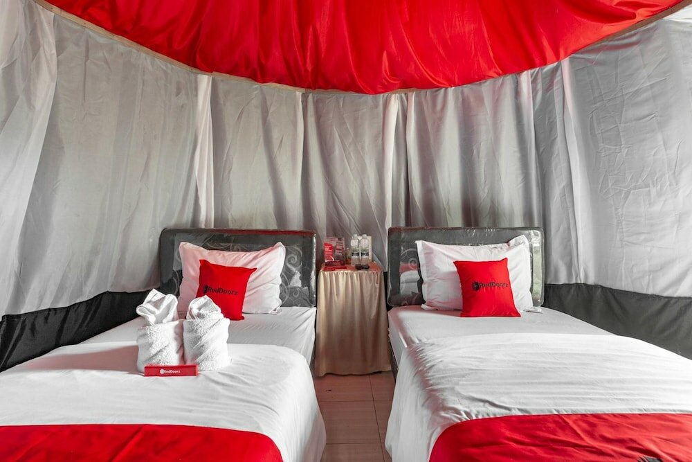 Фото RedDoorz @ Apache Camp