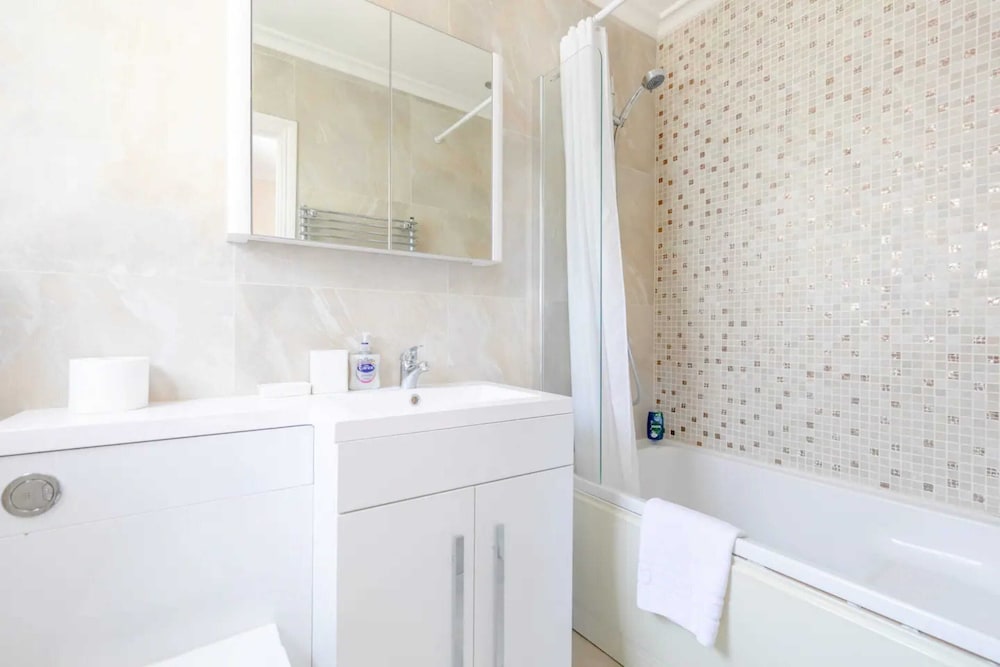 Фото Stylish 2bd Flat - 5 Minute Walk to Notting Hill!