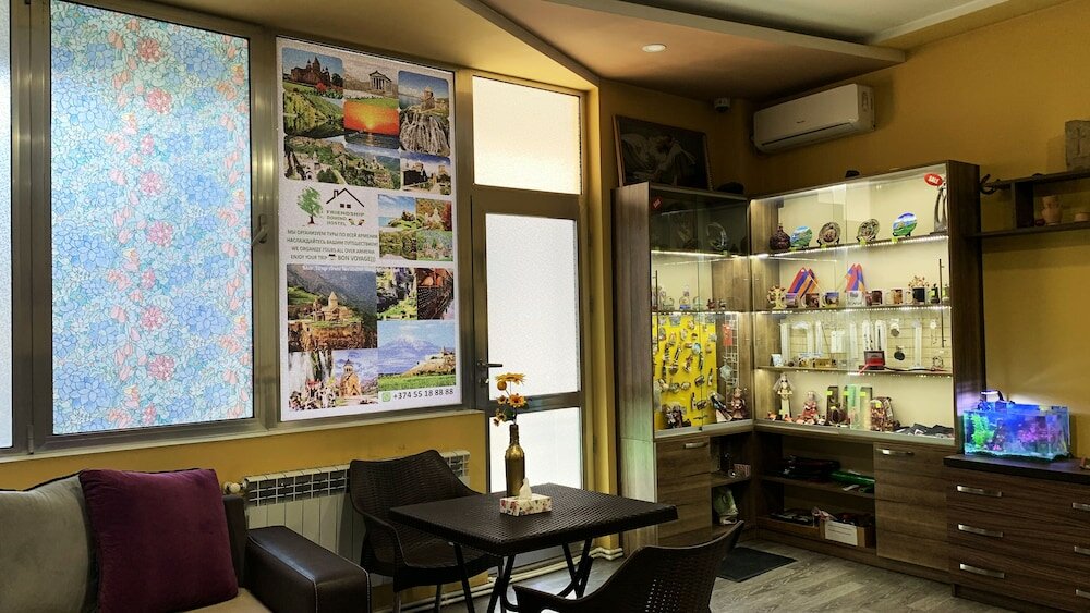 Фото Domino Yerevan Hostel and Tours