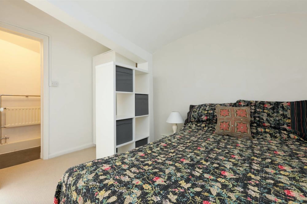 Фото Altido 2 bed Flat by Maida Vale Tube & Shops