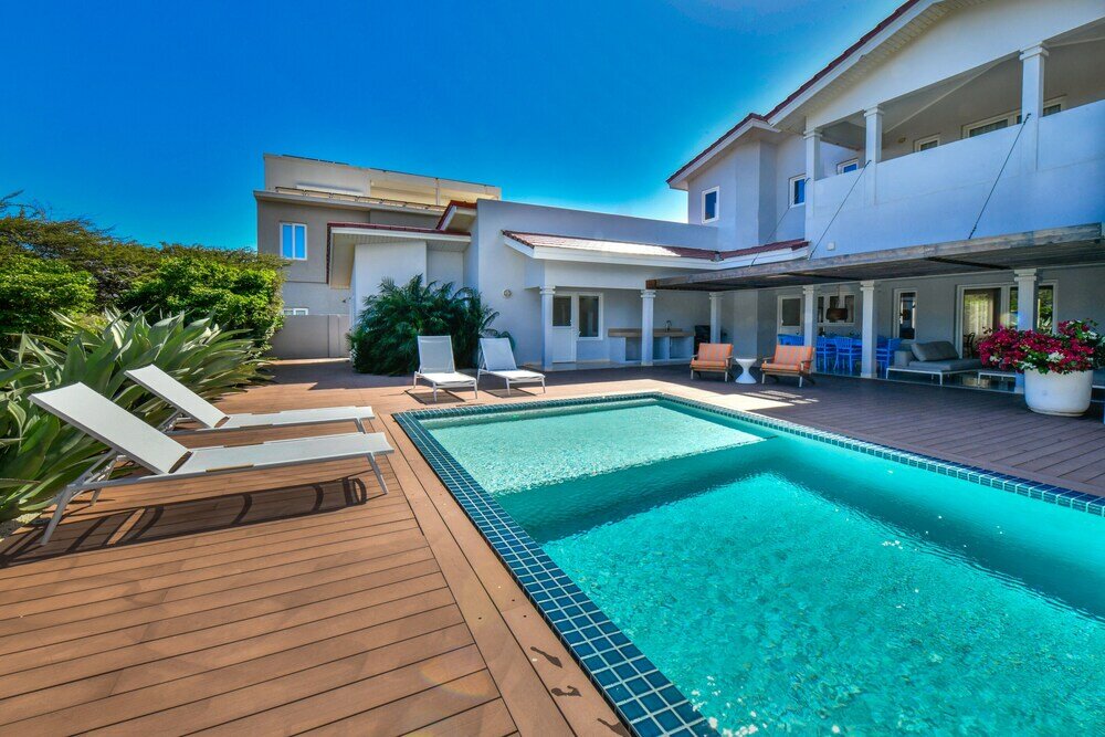 Фото Beach Front Luxury Villa! Boca Catalina Malmok!