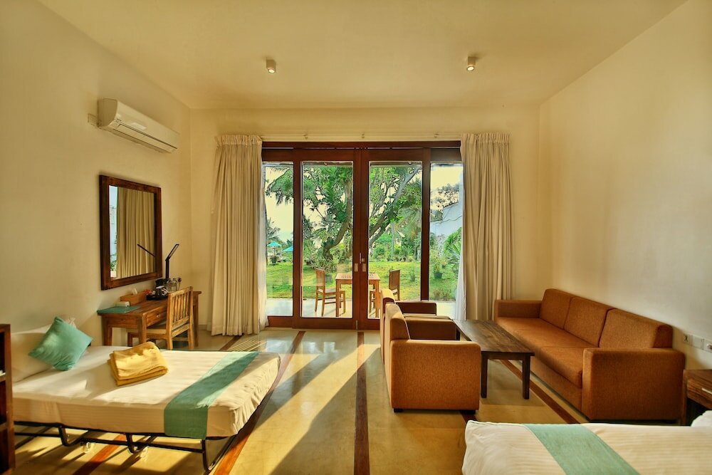 Фото R Degrees - Ambalangoda