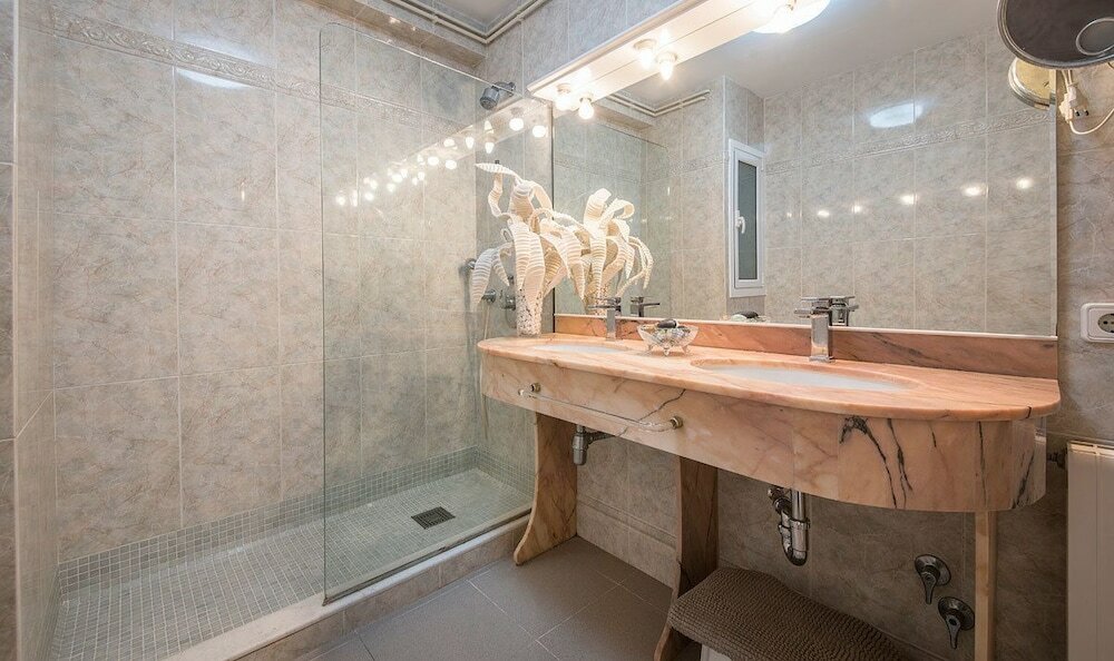 Фото Apartamentos Montserrat