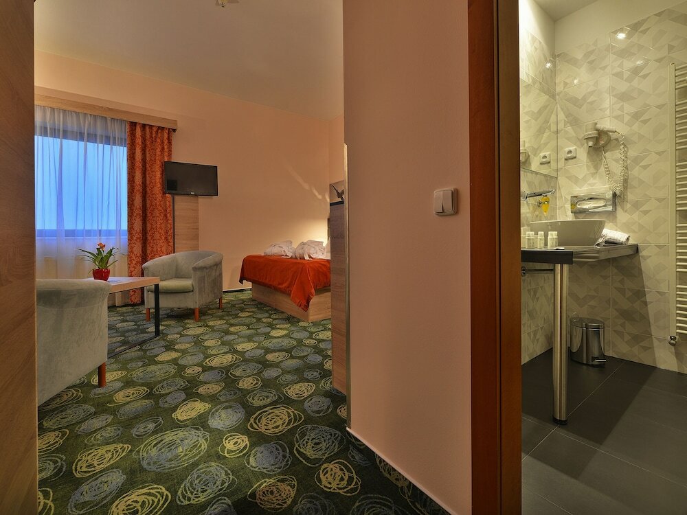 Фото Ramada Airport Hotel Prague