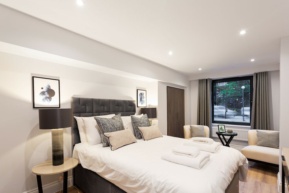 Фото The Carlyle - Elegant Serviced Apartments