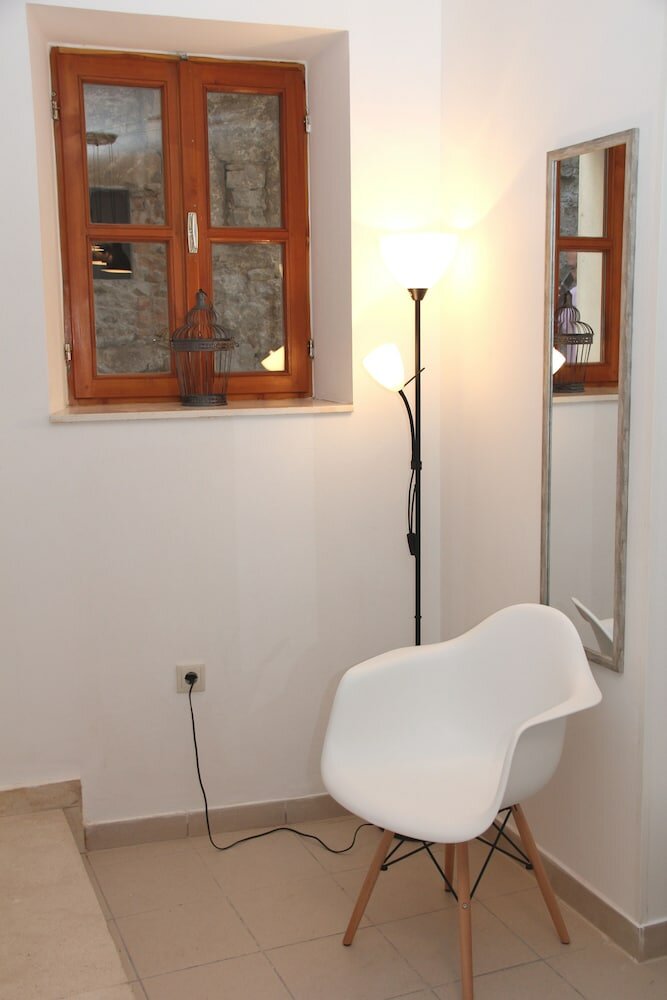 Фото Old Theatre Rooms and Apartments