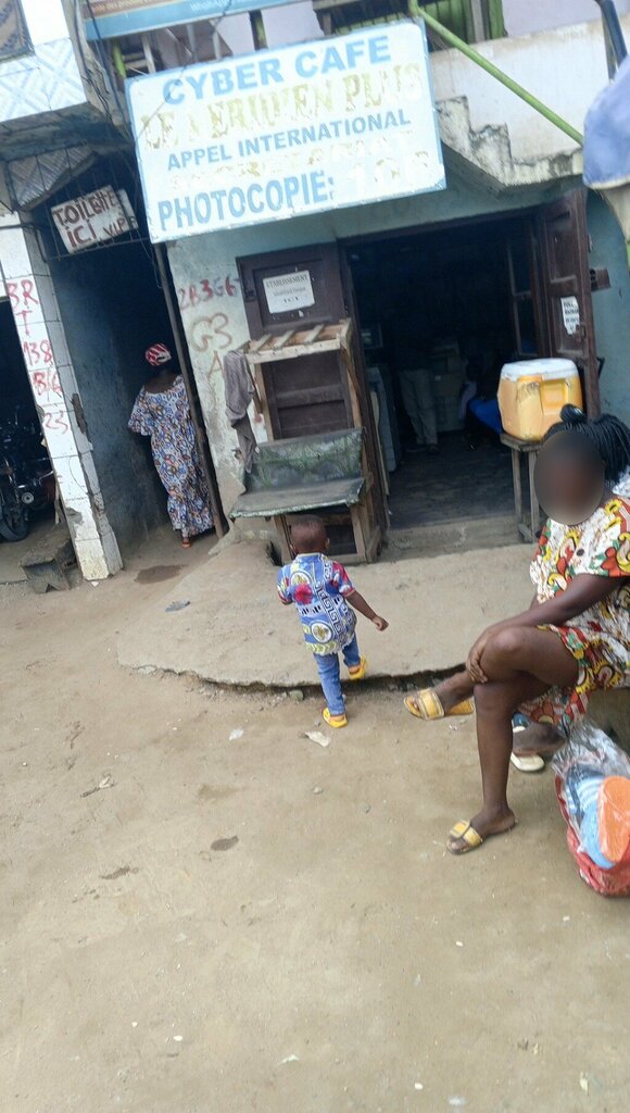 Internet cafe Cybercafé le méridien plus, Douala, photo