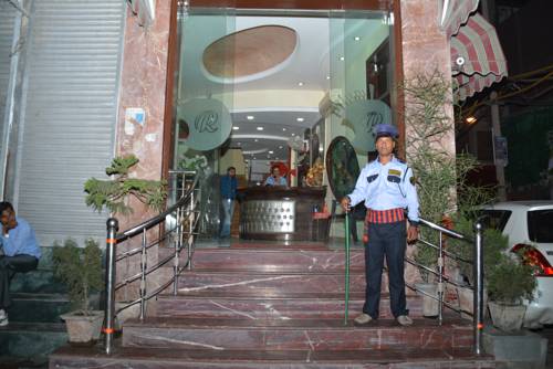 Фото Revels Plum Hotel