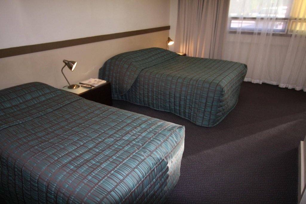 Фото Highlander Hotel Bar Kitchen Rooftop