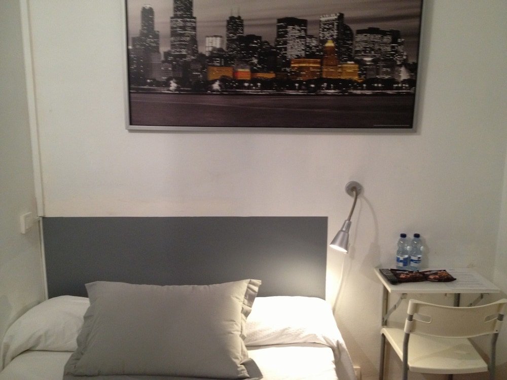 Фото Hostal Lleida