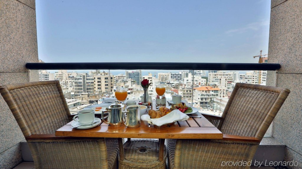 Фото Crowne Plaza Beirut