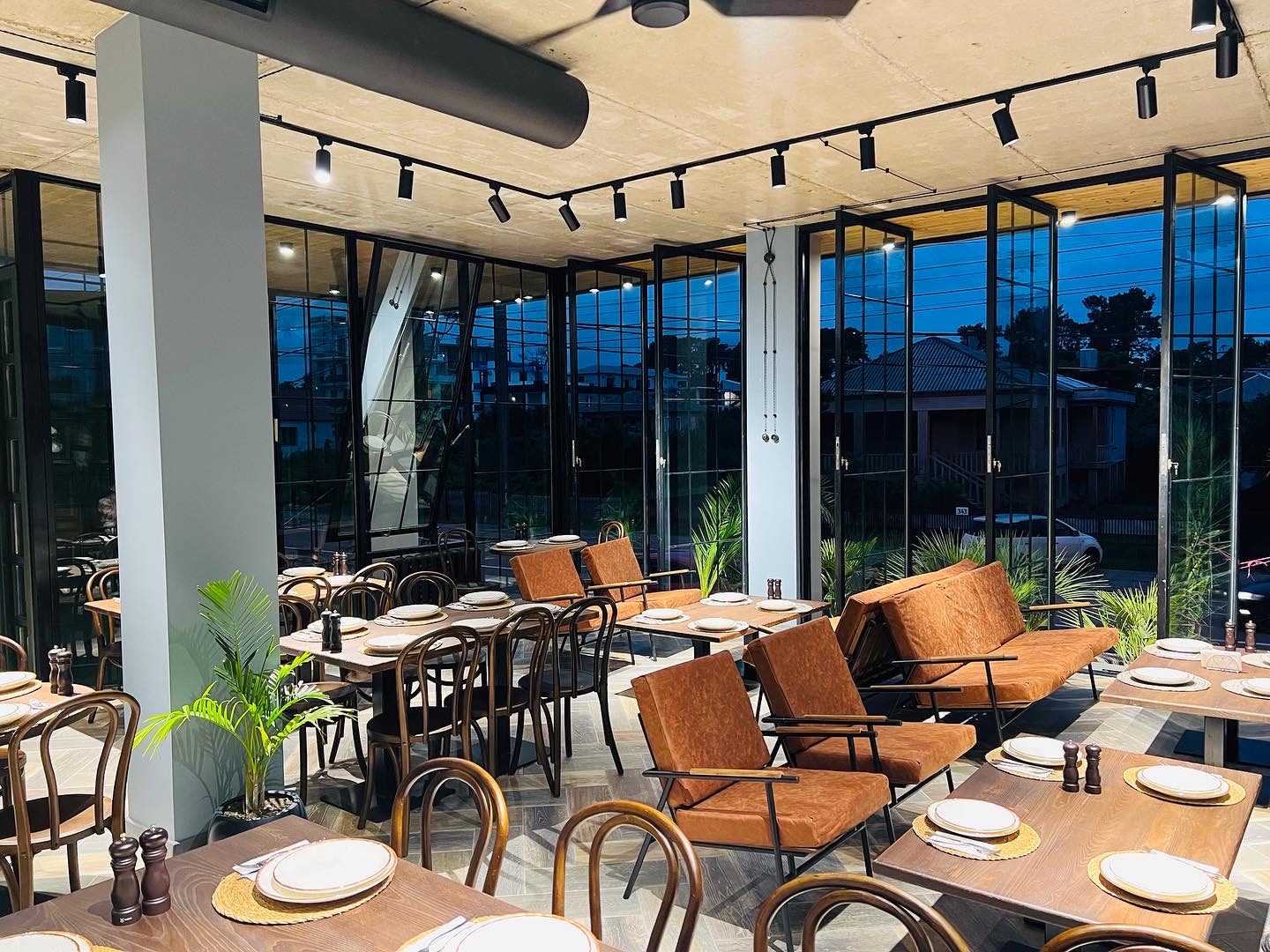 Фото Level Up Hotel & Restaurant