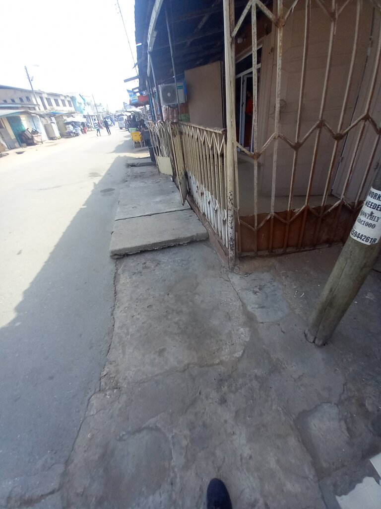 Clothing store Ryam effect, Accra, photo