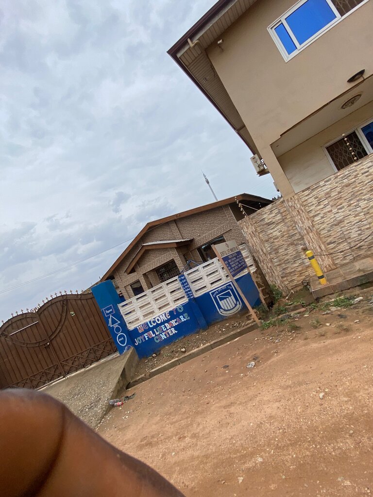 Educational literature Joyful Life Day Care Center, Accra, photo