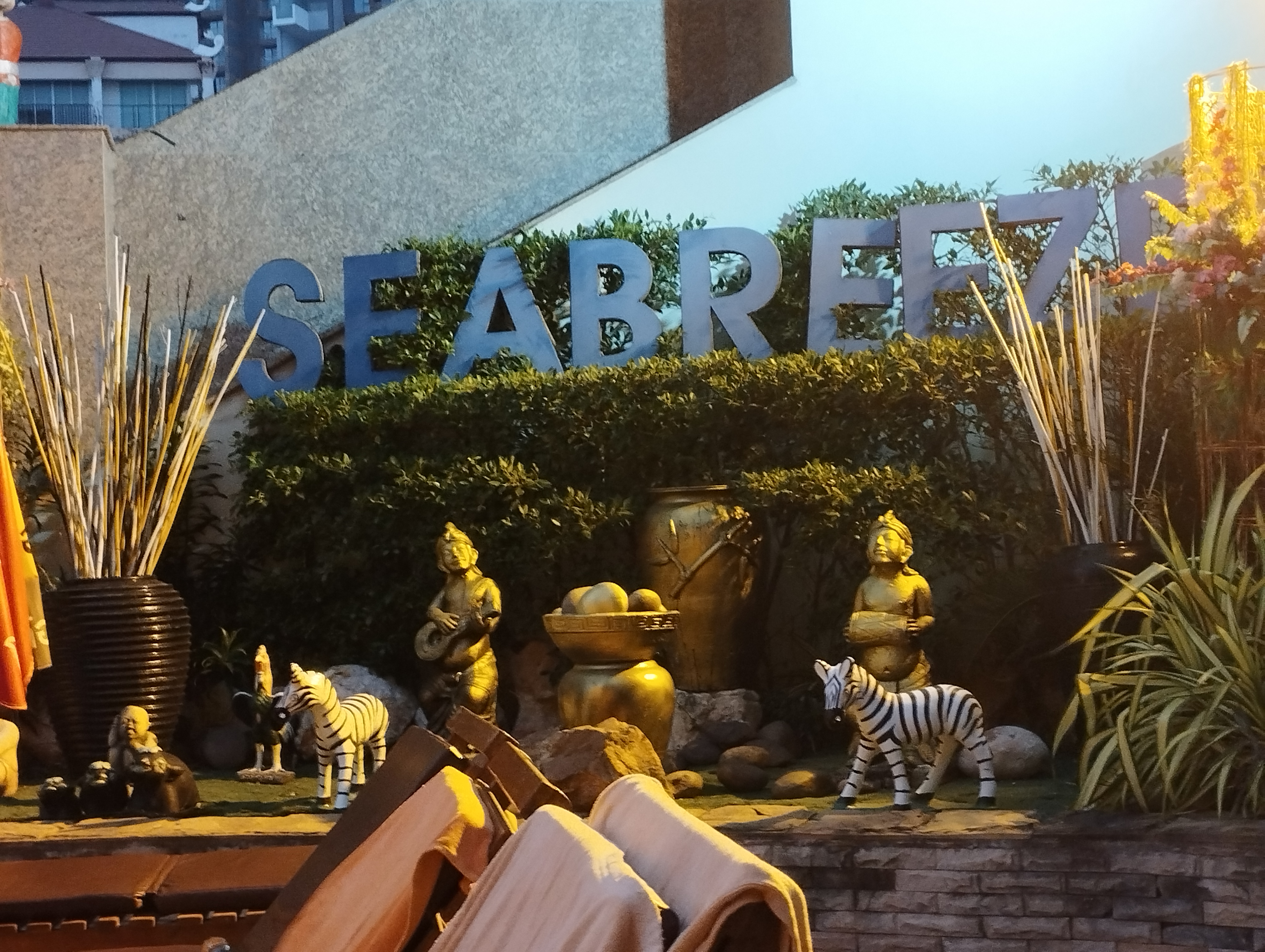 Фото Sea Breeze Jomtien Resort