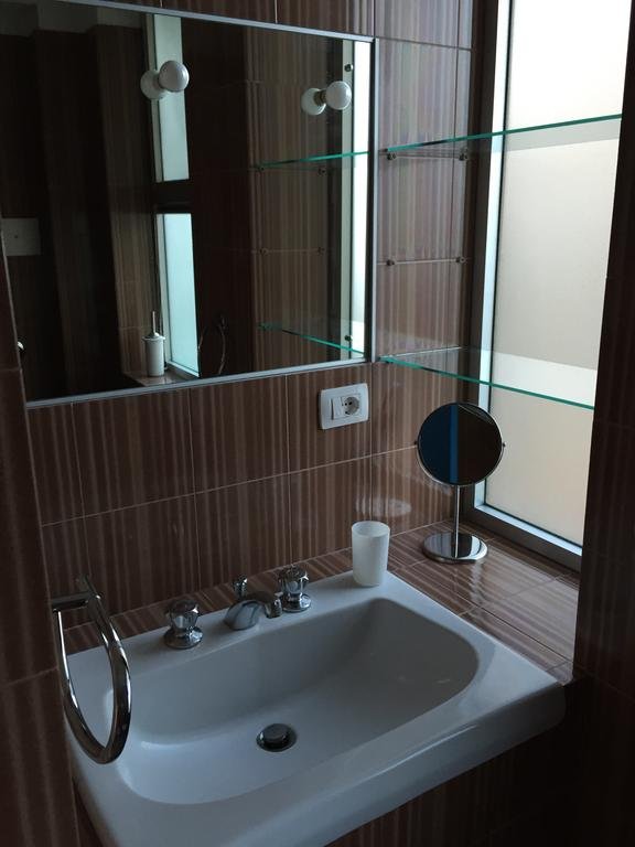 Фото La terrazza sul porto