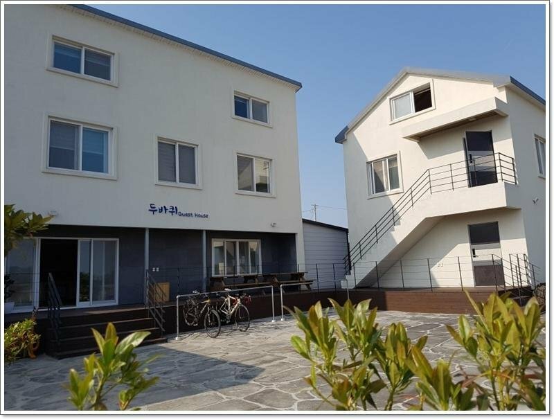 Гостиница Two Wheels Guest House