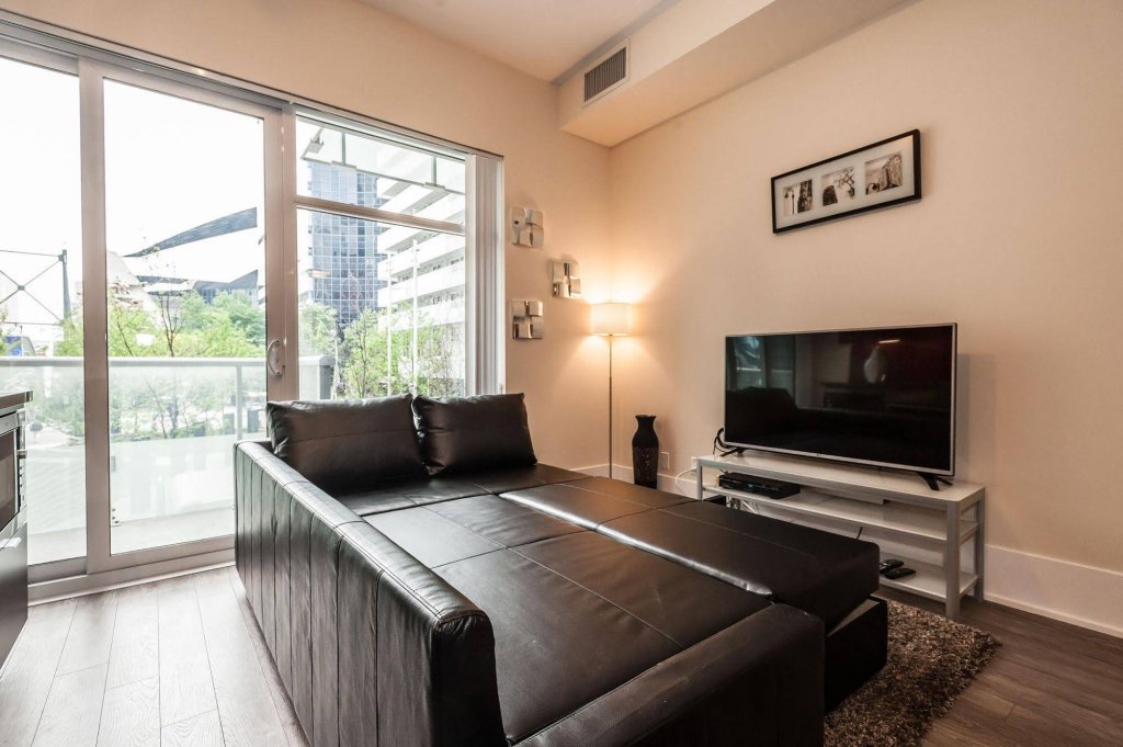 Фото Life Suites Loft - Cn Tower