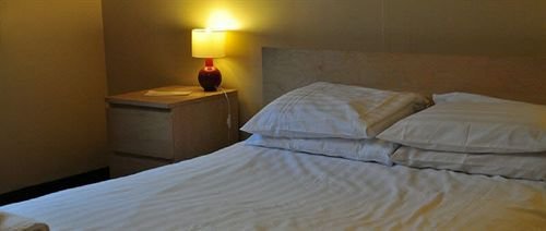 Фото The Bridge Inn Hotel