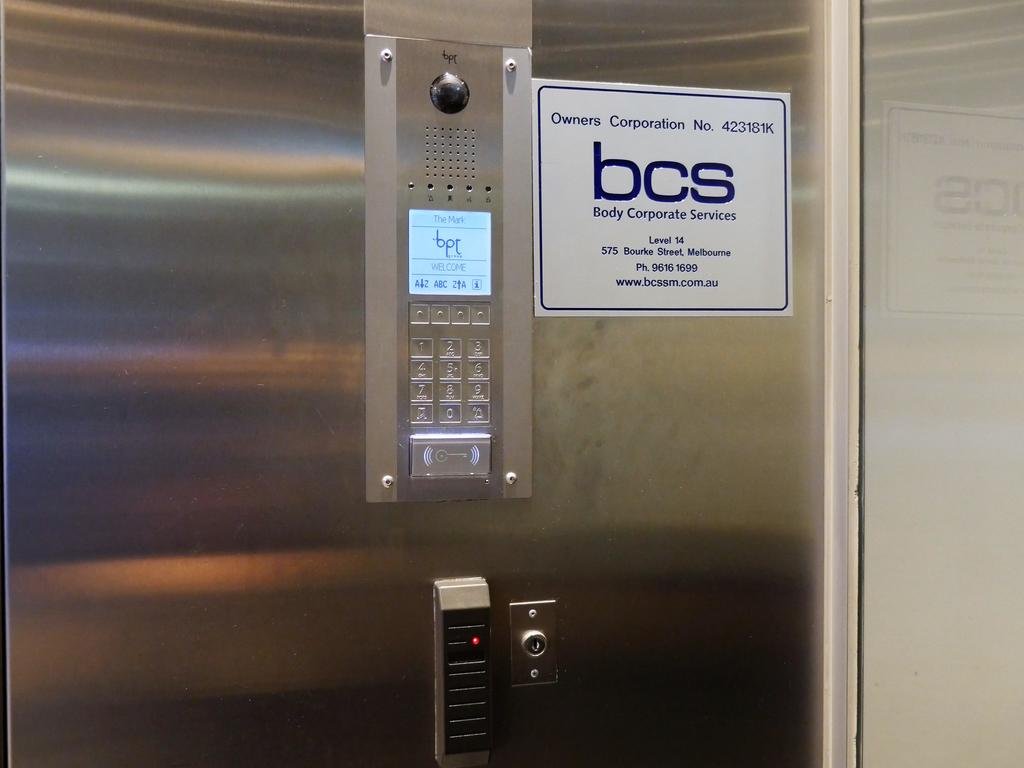 Фото Anchor on Collins Classic