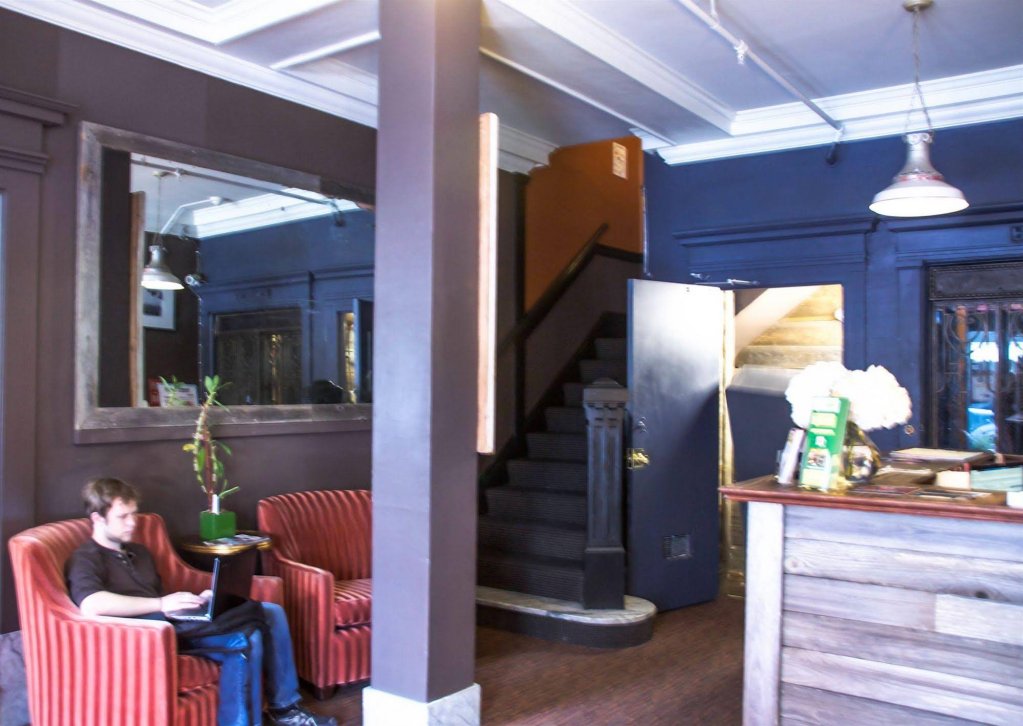 Фото Dakota Hotel