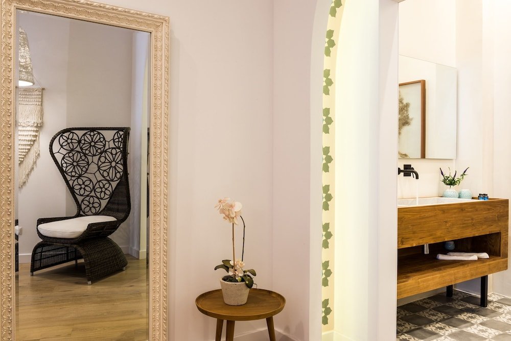 Фото Aisha Petite Suites