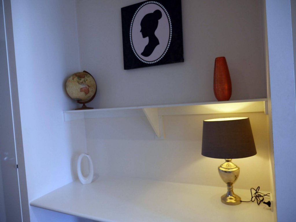 Фото Anchor on Collins Classic