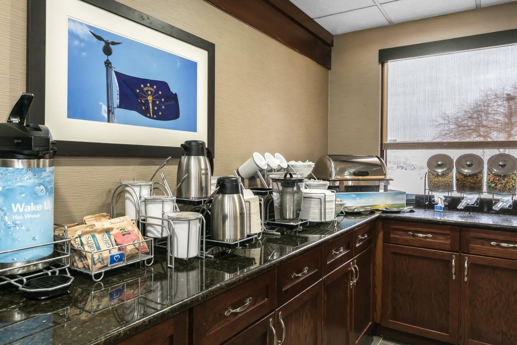 Фото Comfort Inn Indianapolis North - Carmel