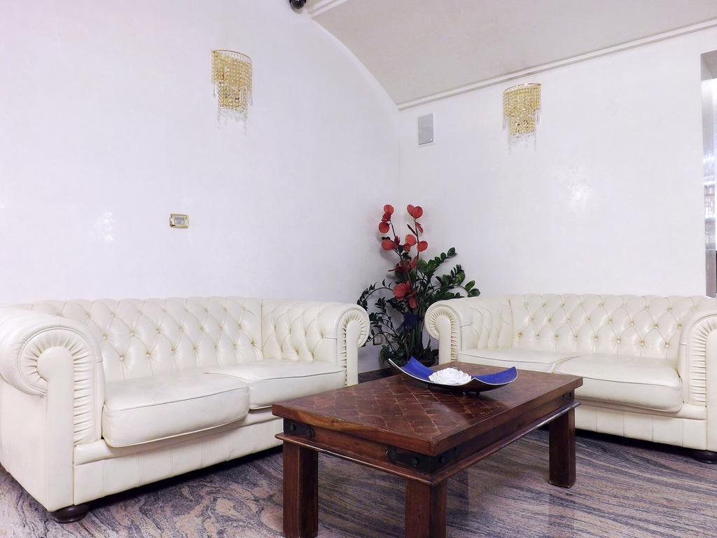 Фото Hotel Ambassador