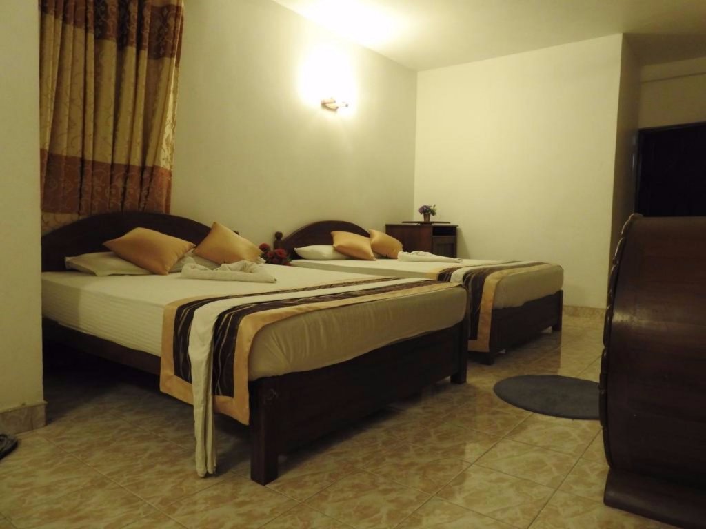 Фото Oak Wood Inn Kandy Hotel