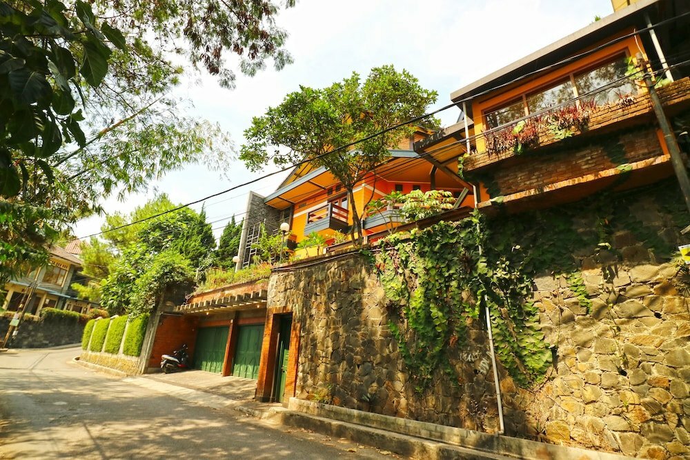 Hotel Kulem Cisitu, Bandung, photo