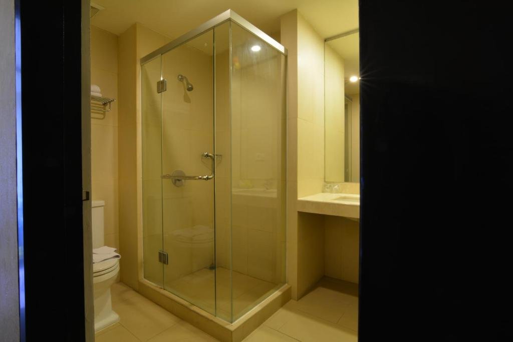 Фото Istana Hotel