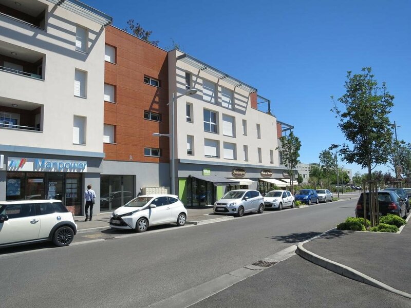 Гостиница Cadarache Manosque Résidence avec Piscine в Маноске