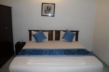 Фото Oak Wood Inn Kandy Hotel