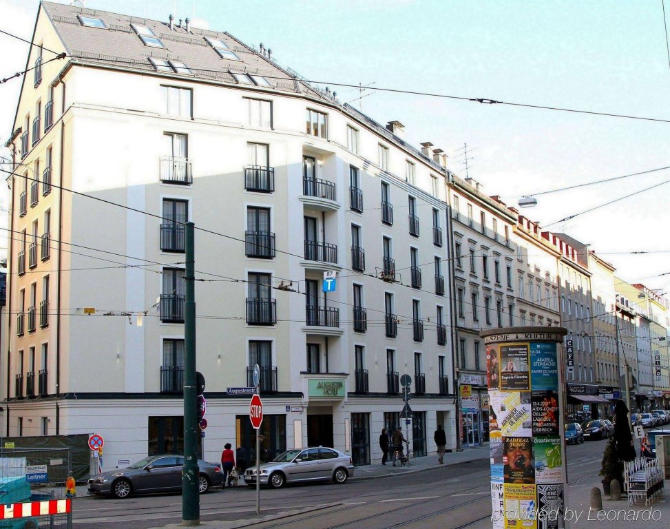 Фото отеля 1