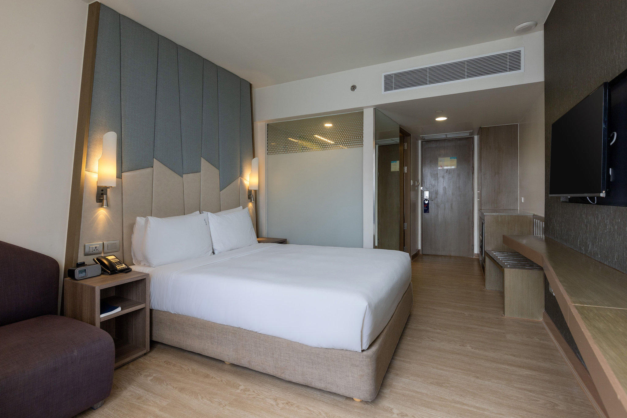 Фото Holiday Inn Express Bangkok Sukhumvit 11 by Ihg