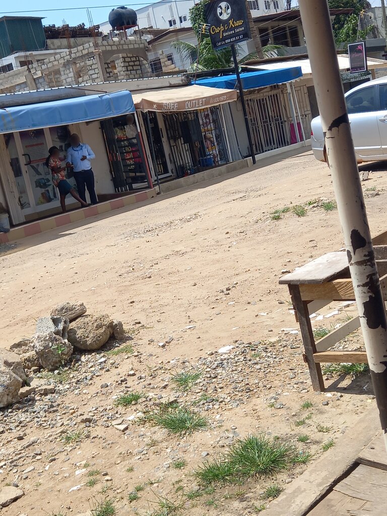 Bags and suitcases store Shee outlet, Accra, photo