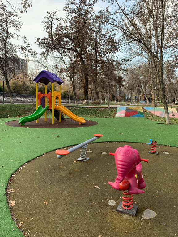 Skhodnenskaya metro bekati yaqinida arzon osiyolik fohishalar