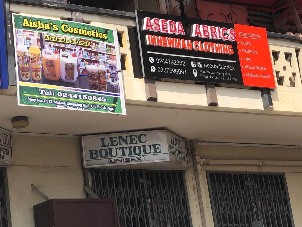 Hat shop Aseda Fabrics, Accra, photo