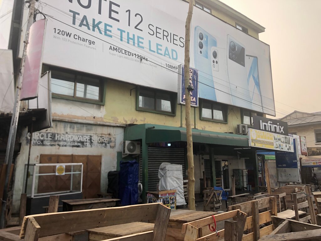 Shopping mall Obamra plaza, Accra, photo