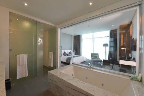 Фото Ramee Grand Hotel and Spa