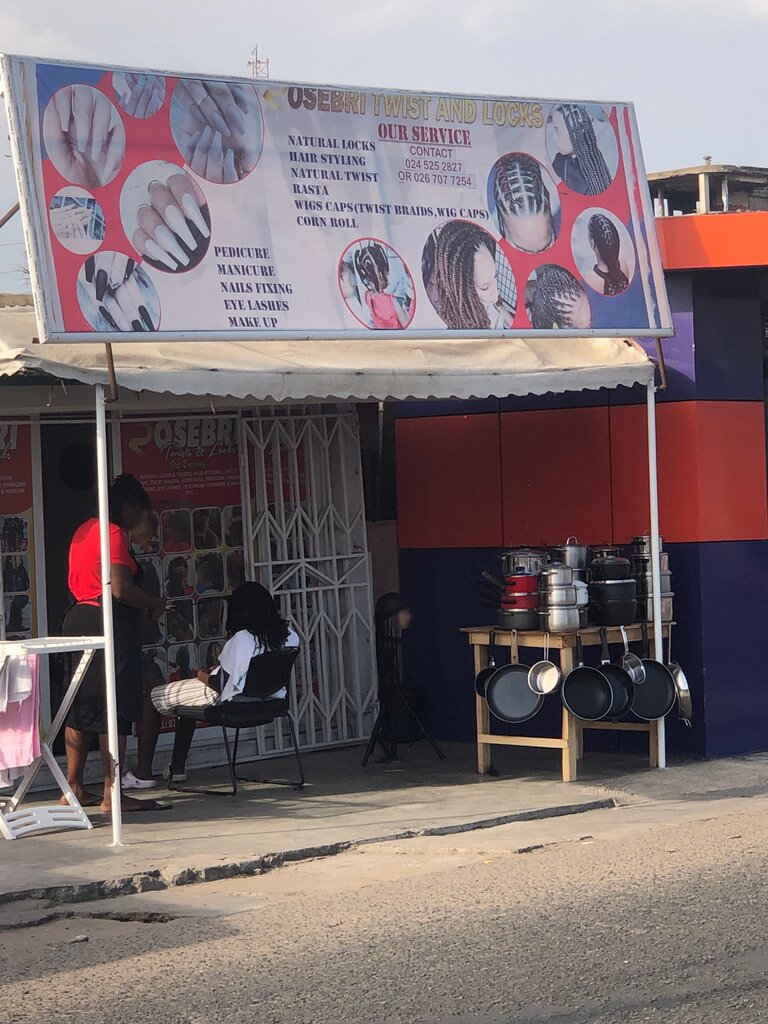 Hairdresser Osebri Twist & Looms, Accra, photo